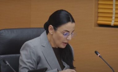 Mbledhja e Emergjencave Civile/ Balluku: Në terren më shumë se 1600 punonjës, të gjitha linjat funksionale sa i përket transmetimit