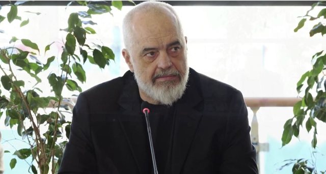 “LEMERI”/ Rama mbledh kryebashkiakët: Task forcë për pastrimin e mbetjeve plastike! Përmbytjet treguan papërgjegjshmëri, duke e trajtuar vendin si landfill kudo