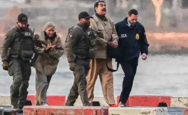 Këmbët e lidhura me pranga dhe “i pafajshëm” deri në fund, gjyqi ndaj Maduros dhe gruas së tij! Presidenti i Venezuelës nuk pranon akuzat, gruaja thotë se është keqtrajtuar