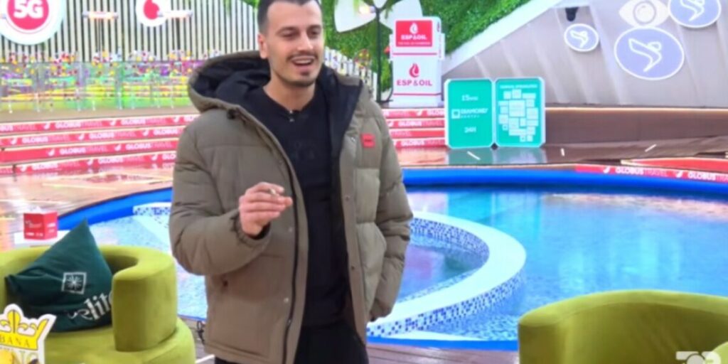 “Lëpirës i dashurisë, ti nuk ke asnjë femër…”/ Rogerti nuk kursehet ndaj Mateos: Jeton me lekët e familjes