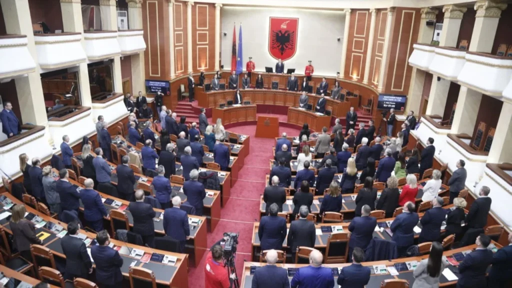 “Me porosi të bufit, dolën të gjithë qyqarët duke sharë”, Balla paralajmëron opozitën: Nëse nuk vini në Komision për reformën zgjedhore dhe territoriale, do e bëjmë pa ju