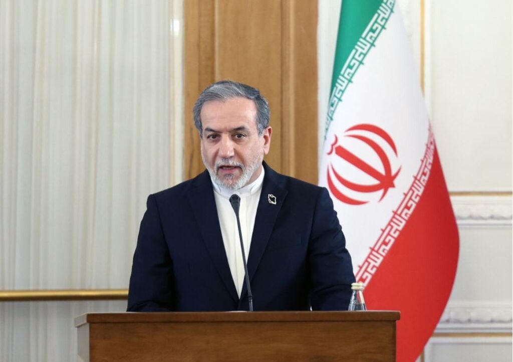 Ministri i Jashtëm iranian paralajmëron: Ushtria jonë është “me gishtin te këmbëza”