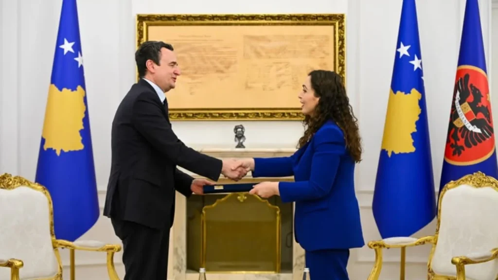 Albin Kurti mandatohet nga presidentja Osmani për formimin e qeverisë