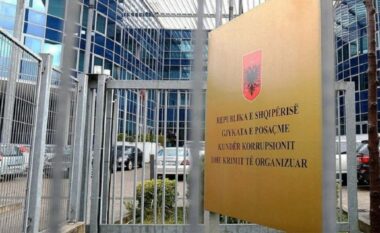EMRAT/ GJKKO dënon tre persona për trafik armësh, një i pandehur shpallet i pafajshëm