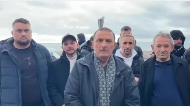 Vijon protesta e banorëve kundër ndërtimit të resortit turistik në Baks-Rrjoll