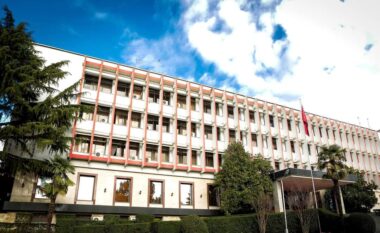 Pas 12 vitesh në kampin e ferrit në Siri, Eva Dumani rikthehet në Tiranë/ Reagon Ministria e Jashtme: Operacioni u realizua me mbështetjen e partnerëve