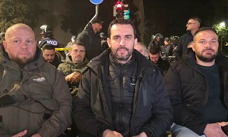 VIDEO/ Adriatik Lapaj ironizon protestën e opozitës: Qëndresa është beteja e vërtetë, jo ikja pas dy orësh