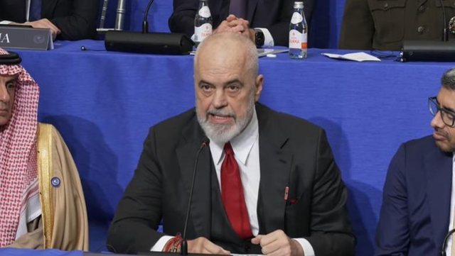 “Gjyq i turpshëm ndaj çlirimtarëve”/ Rama mbron ish-krerët e UÇK: Disa këtu duhet të jenë të turpëruar për atë proces!