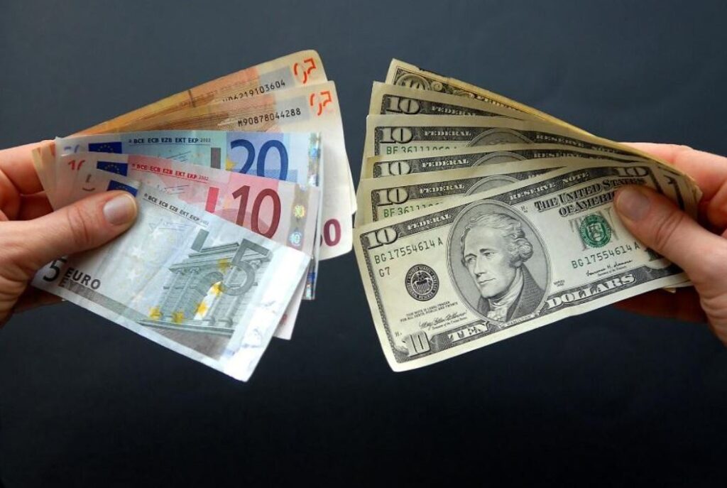 Këmbimi valutor/ Çfarë po ndodh sot me monedhat e huaja? Me sa po blihen dhe shiten dollari dhe euro