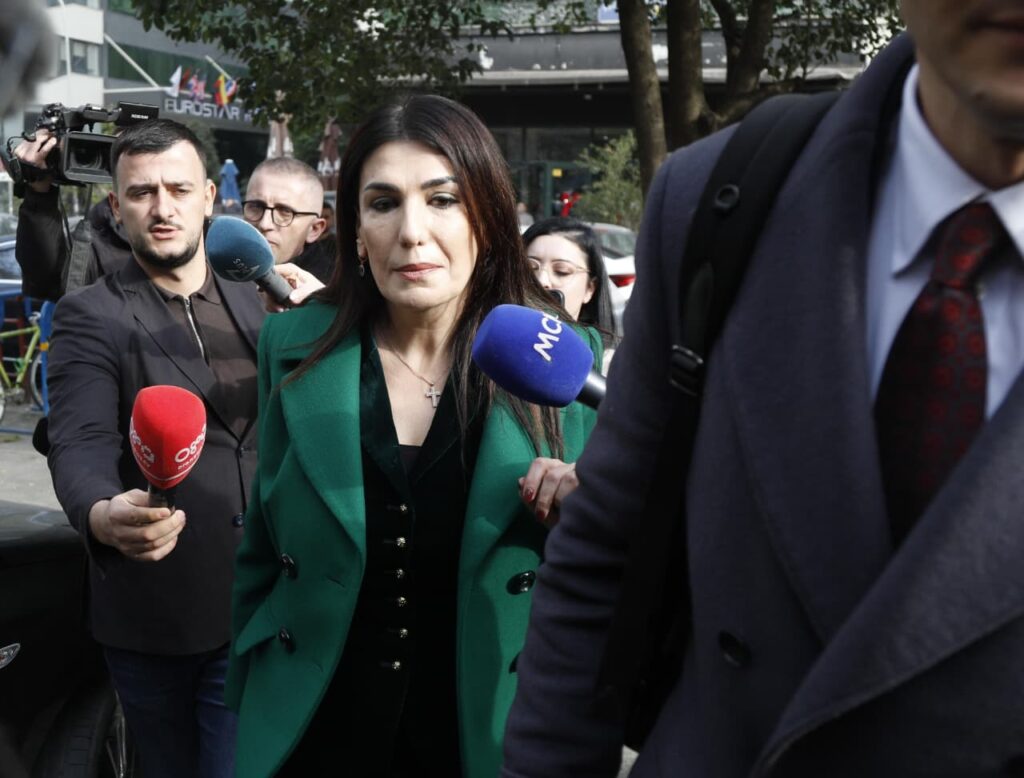 Skandali i AKSHI-t/ Mirlinda Karçanaj, nga “e pastrehë” në pronare e 4 vilave, Këlliçi: SPAK u vu në lëvizje pas kërcënimit të shtetasve gjermanë