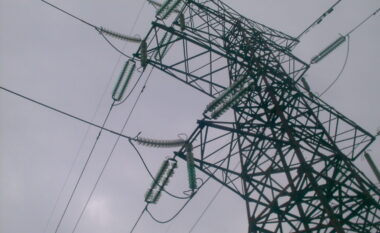 Disa fshatra mbeten pa energji elektrike prej mbrëmjes së kaluar në Lezhë