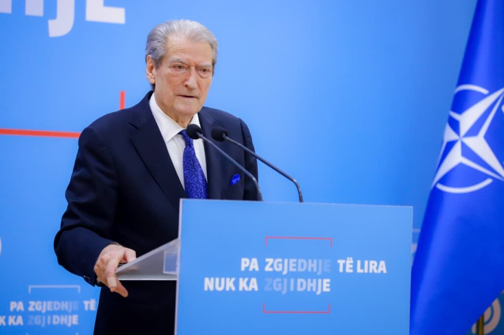 Sali Berisha i vetëm në garën për kreun e PD-së, skualifikohen dy kandidatët e tjerë, Mereme Sela dhe Vladimir Mulaj