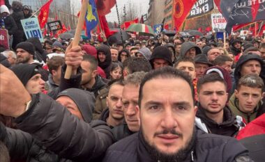 Salianji merr pjesë në tubimin e Prishtinës për drejtësi ndaj 4 liderëve të UÇK-së: Nderojmë sot burrat dhe gratë që u ngritën mbi veten për lirinë