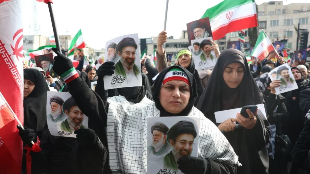 Dy ‘botët’ e Iranit, lavdërime publike dhe frikë e fshehtë pas emërimit të Mojtabës si Ayatollahu i ri