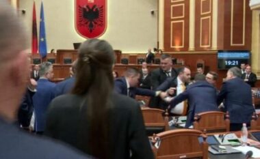 Përplasjet në seancën plenare/ PS kërkon përjashtimin e Bardhit dhe Klevis Balliut nga Kuvendi