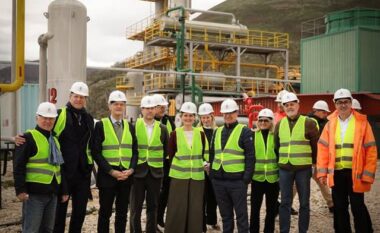 Nancy VanHorn dhe ambasadori holandez vizitojnë Fushën e Gazit në Delvinë: Investimet amerikane po forcojnë sigurinë energjetike globale
