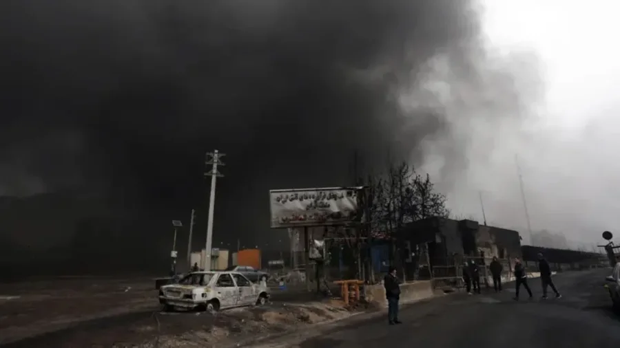 Irani godet me raketë një kompleks banimi në Arabinë Saudite, humbin jetën 2 persona dhe plagosen 12 të tjerë