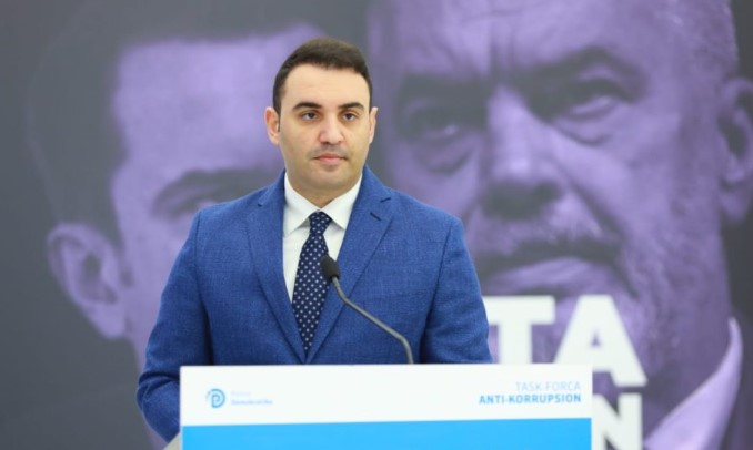 Belind Këlliçi: Rama i “nënshtruar” ndaj Ballukut, vendi në krizë nga korrupsioni