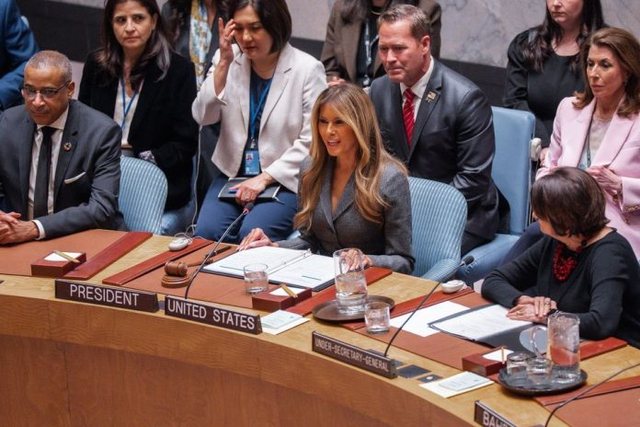 Melania Trump kryesoi Këshillin e Sigurimit të OKB-së për fëmijët, mes tensioneve me Iranin
