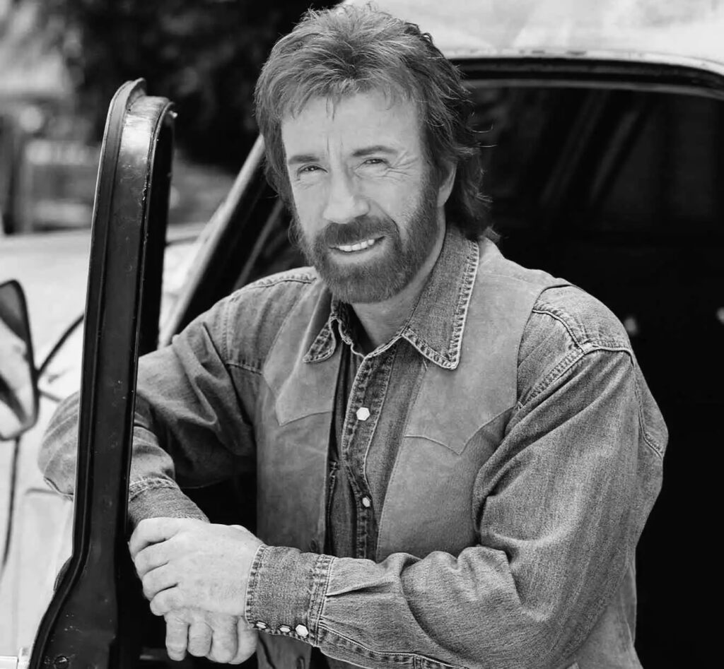 Legjenda e aksionit, Chuck Norris, ndahet nga jeta në moshën 86-vjeçare