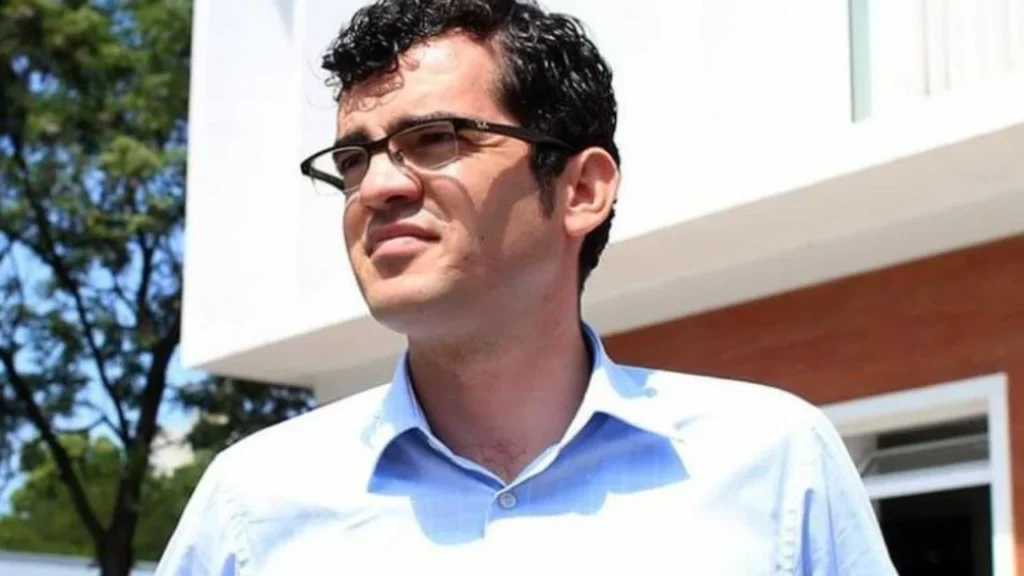 “Deputet, e di kujt i dhe dorën?”/ Braçe mesazh prekës për Namir Lapardhanë, kujton takimin vite më parë: Pushteti nuk e tjetërsoi kurrë