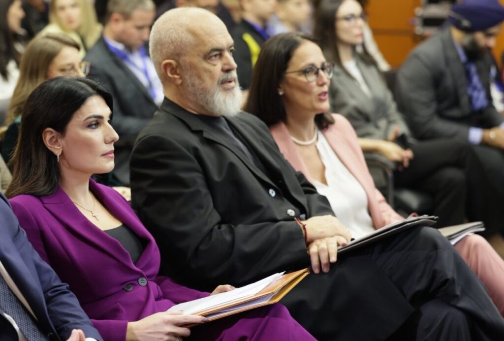 Tendera të kontestuar në vlerën e qindra milionë eurove, BIRN: Nga AKSHI te Posta, institucionet më problematike në fushën e prokurimeve publike
