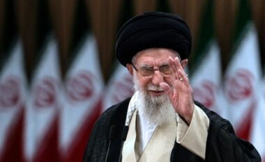 Sulmi ndaj rezidencën ku humbi jetën Lideri Suprem, konfirmohet vdekja e vajzës, dhëndrit dhe nipit të Ali Khameneit! I plagosur edhe udhëheqësi i ri