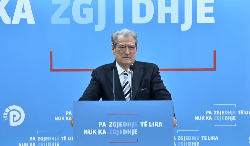 Shtrenjtimi i çmimeve të karburantit, Berisha: 350 mijë litra naftë hyn kontrabandë përmes porteve, ‘kryekontrollori’ Edi Rama