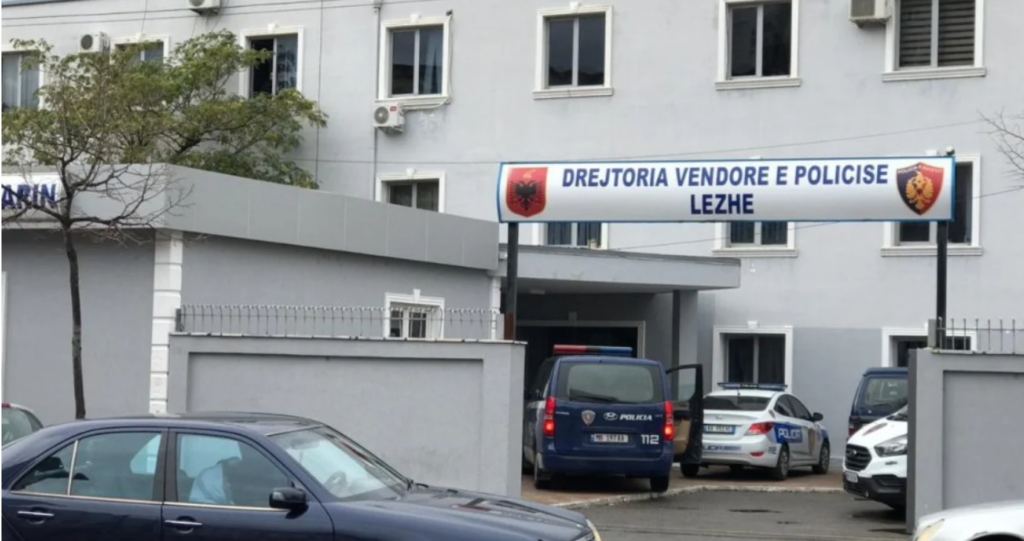 Shpërthim me lëndë plasëse në Lezhë, shkrumbohet makina e efektivit të policisë