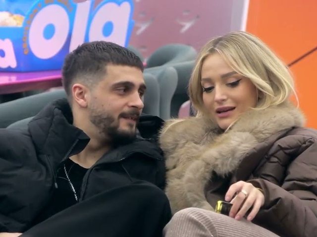 Selin dhe Gimbo në momente intime shkëmbejnë puthje me njëri-tjetrin (VIDEO)