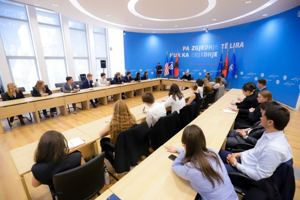 Korrupsioni, pengesë kryesore për integrimin në BE/ Berisha me studentët e Sciences Po: Letra e përbashkët Rama-Vuçiç? Nuk është ky standardi që synojmë