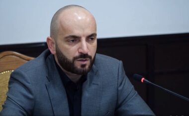 Gledis Nano në tapetin e kuq mes VIP-ave! Kush e shoqëron ish-kryepolicin në premierën e filmit të Luana Vjollcës (FOTOT)