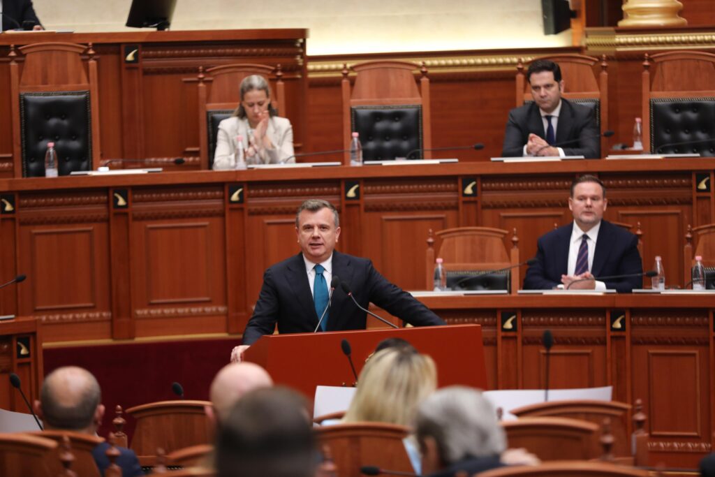 “Mjaft me dy standarde mes Tiranës dhe Brukselit”, Balla opozitës: Sulmet ndaj partnerëve ndërkombëtarë, të papranueshme