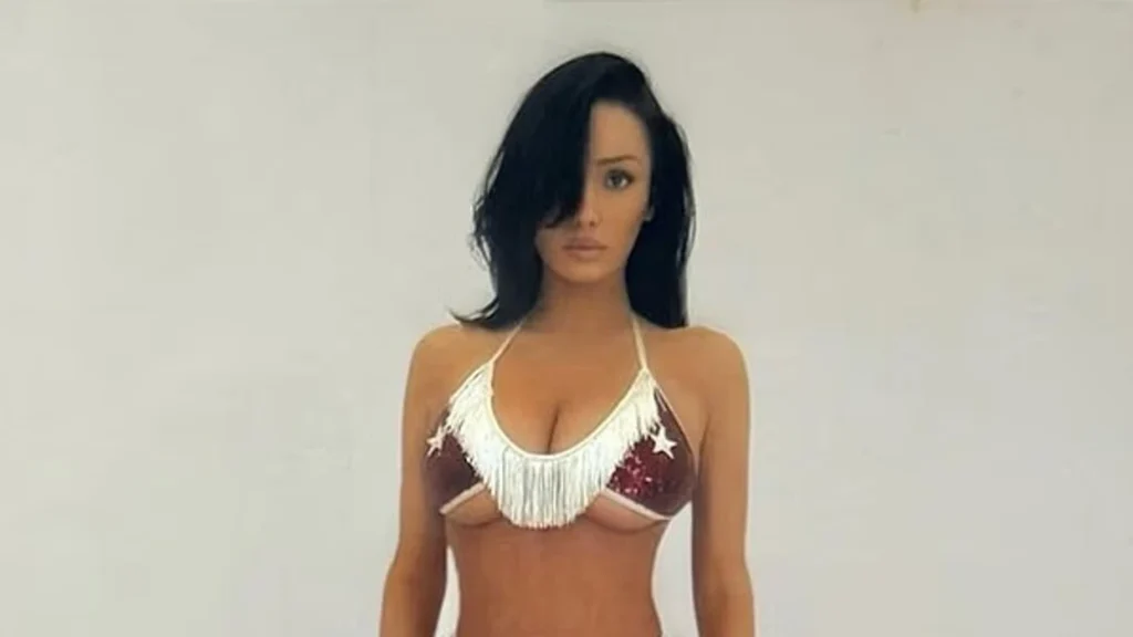 Bianca Censori shfaqet tërheqëse, mbështet Kanye West në projektet e tij