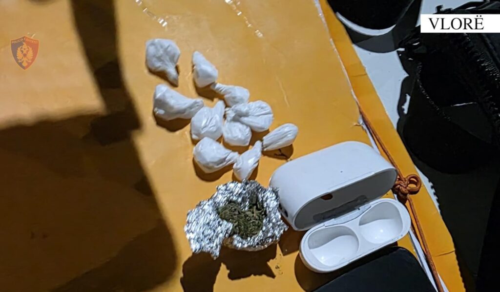 Vlorë/ Shpërndanin kokainë e kanabis te adoleshentët, në pranga një 17-vjeçar, procedohet i mituri