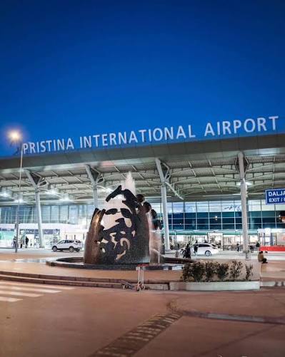 Procedura të reja në Aeroportin e Prishtinës për fluturime, udhëtarët këshillohen të përdorin check-in online