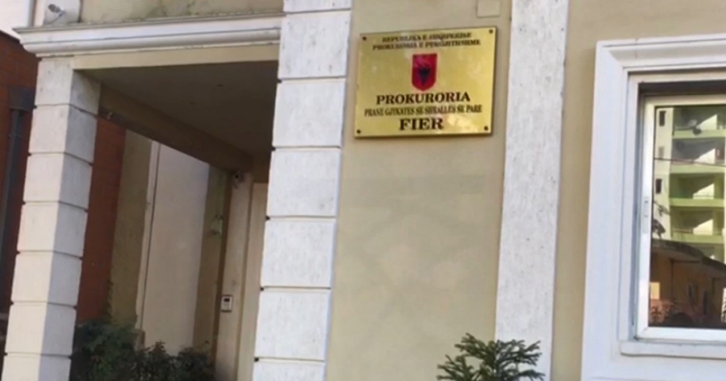 Nuk zbatuan vendimet për ndërtimet pa leje dhe shkaktuan mbi 11 mln lekë dëm në buxhet, Prokuroria çon në gjyq Kryeinspektorin e IMT dhe dy vartësit e tij