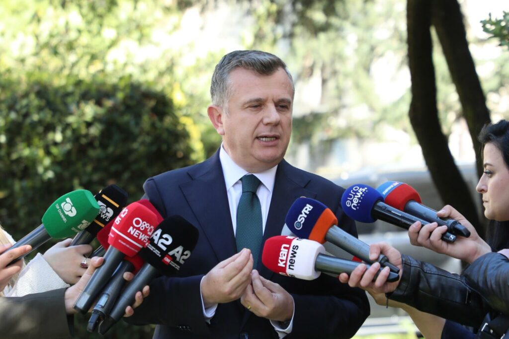 PS rrëzoi kërkesat e opozitës, flet Balla: Komisionet Hetimore s’mund të jetë ekspedita peshkimi, po erdhën me idenë ‘rashë e vdiqa’, s’do marrin gjë