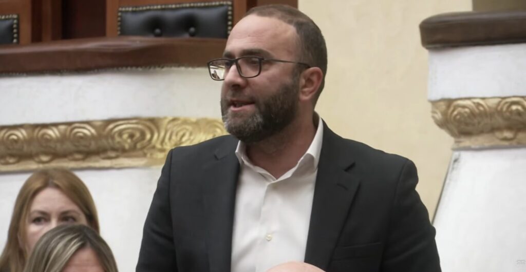 Bardhi në Kuvend: Vini këtu e tundni listën e ligjeve dhe na thoni s’i keni votuar, nga t’i dimë ne kur na keni përjashtuar nga procesi i integrimit