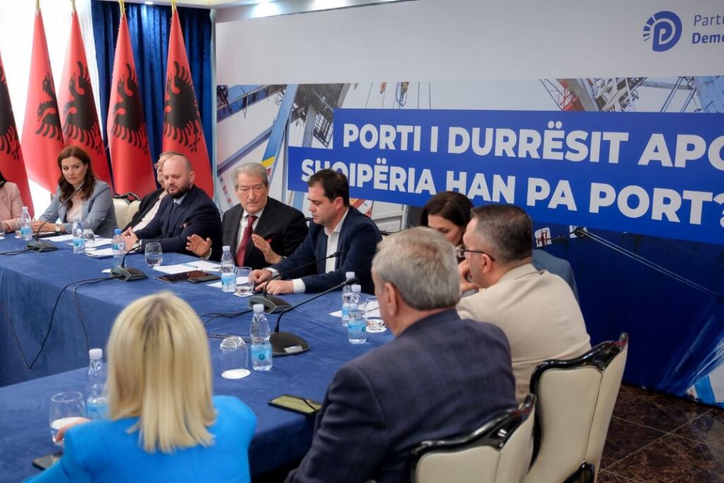 Berisha: Shqipëria ka mbetur në klasë për shkak të vjedhjeve të Ramës dhe Ballukut, një ‘breshëri’ e re kushtesh do të vendosen për integrimin në BE