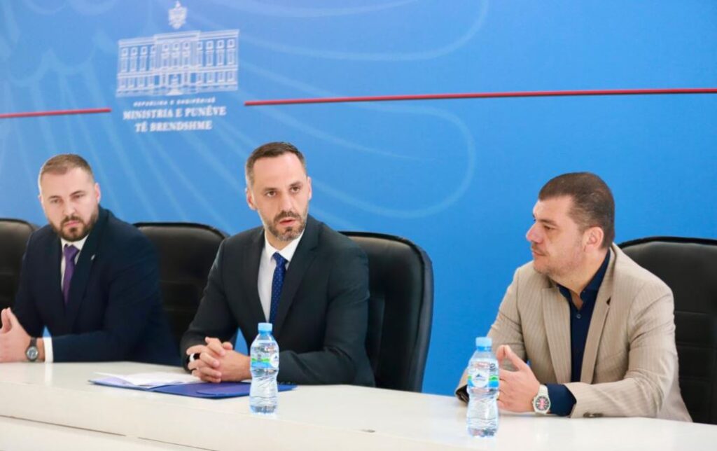 Kush cenon besimin e qytetarëve s’ka vend në radhët e uniformave blu/ Ministri i Brendshëm prezanton kreun e ri të AMP: Vetëpastrimi i Policisë së Shtetit është i panegociueshëm