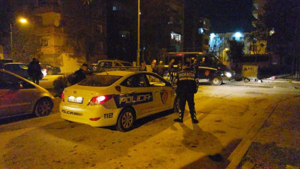 “Hajde se kam vrarë mamanë”/ Alarmi që ngriti në këmbë policinë e Vlorës