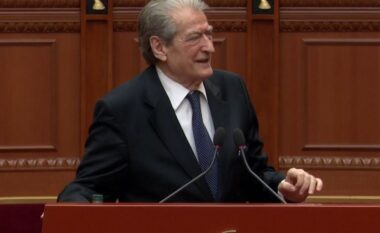 “Afera e Zvërnecit është botërore, zero transparencë”, Berisha në Kuvend: Lërini skemat, sillni Ramën këtu! Asnjë studim mjedisi, po vjedh dhe Gjipenë