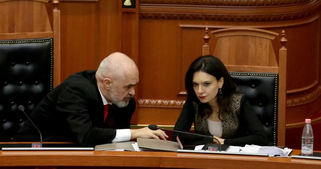 Përplasjet brenda Partisë Socialiste/ Arben Malaj: Koha për të filluar lëvizje të re politike përballë pushtetit absolut, Elisa dhe Erioni politikanë atdhedashës