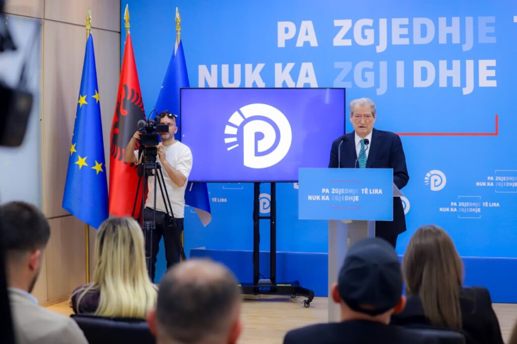 Berisha: Ministri i Jashtëm të japë dorëheqjen për fyerjet ndaj shqiptarëve, dje mashtroi hapur për raportin IBAR