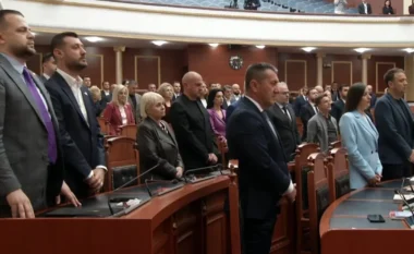 Aksidenti tragjik me dy viktima në Durrës, seanca plenare nis me një minutë heshtje
