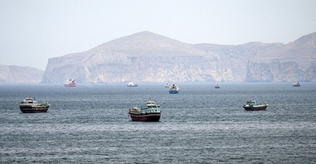 Irani po përpiqet të vendosë sovranitetin e tij në Ngushticën e Hormuzit, Teherani njoftoi taksat dhe një mekanizëm të ri për të kontrolluar kalimin e anijeve