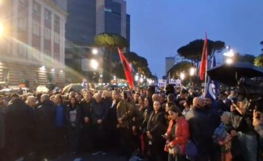 “Sulm me gurë dhe molotovë”, Balla ngre akuza: PD duhet të japë përgjigje për të huajt në protestë