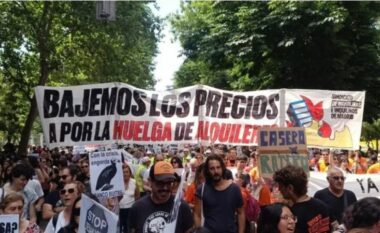 Qiratë dhe banesat “në qiell”, mijëra qytetarë spanjollë dalin në rrugët e Madridit për të protestuar