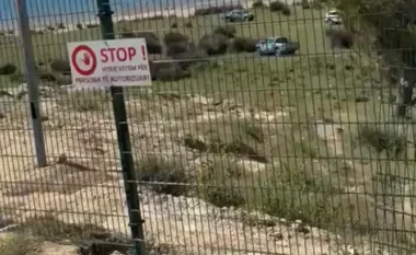 Protesta e qytetarëve në Zvërnec të Vlorës/ Hiqet teli me gjemba nga rrethimi i kantierit